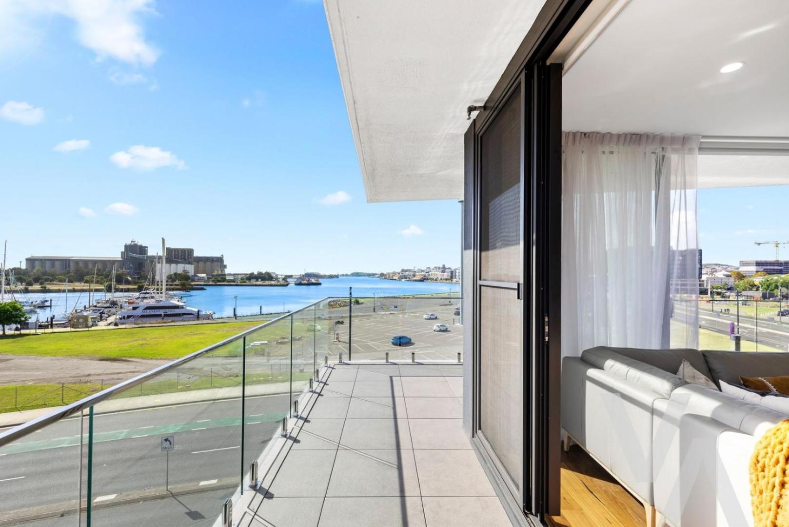 Harbour Towers, Newcastle'S Elite Apartment Stays, Free Parking & Tram Access المظهر الخارجي الصورة